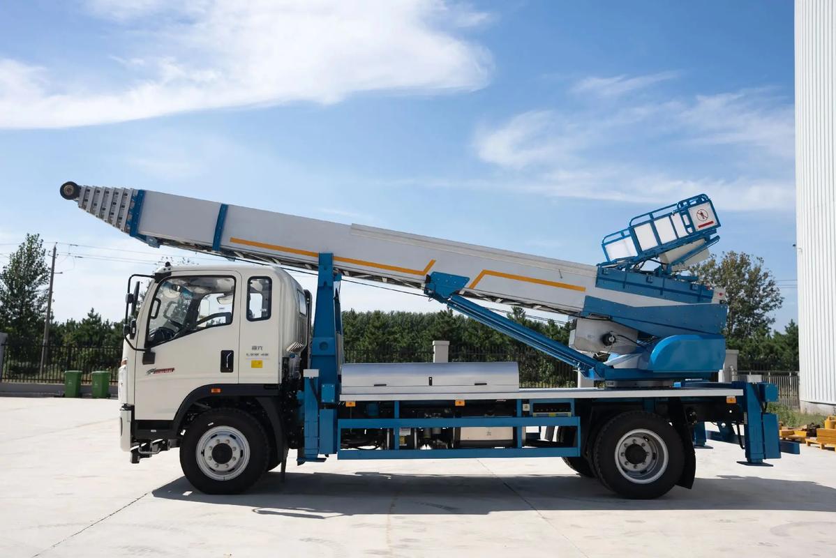 曲阳县云梯上料车租赁费用