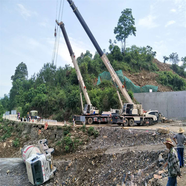 曲阳县汽车掉沟里叫吊车救援要多少钱
